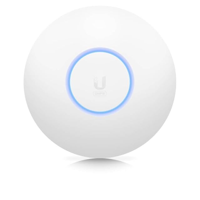 Petit point d’accès rond et blanc Ubiquiti UniFi 6 Lite au plafond